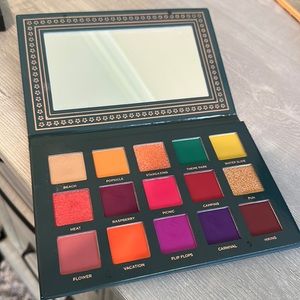 Ace Beaute Nostalgia eyeshadow palette